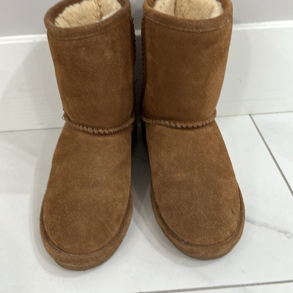 Bearpaw youth size 4 tan boots, used - Picture 2 of 6